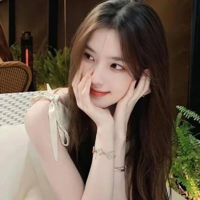 照片里的伴娘